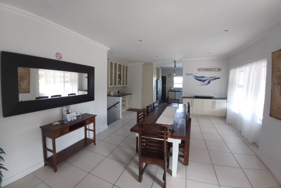 6 Bedroom Property for Sale in Paradise Beach Eastern Cape